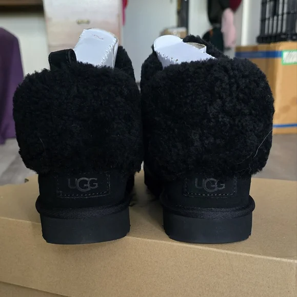 UGG NEW IN BOX‼️UGG Women's Black Shearling Boots - Picture 3 of 8